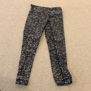 LULULEMON CROPPED LEGGINGS